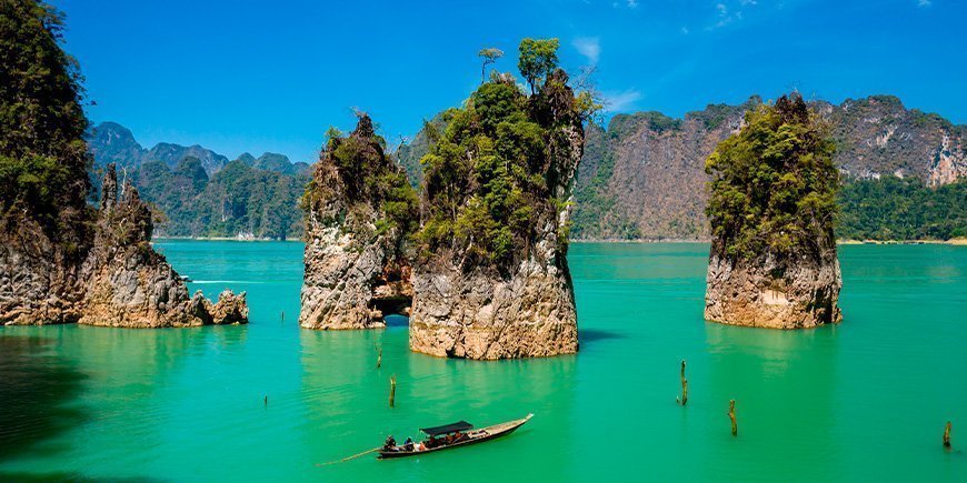 Overview of the lake in Khao Sok National Park