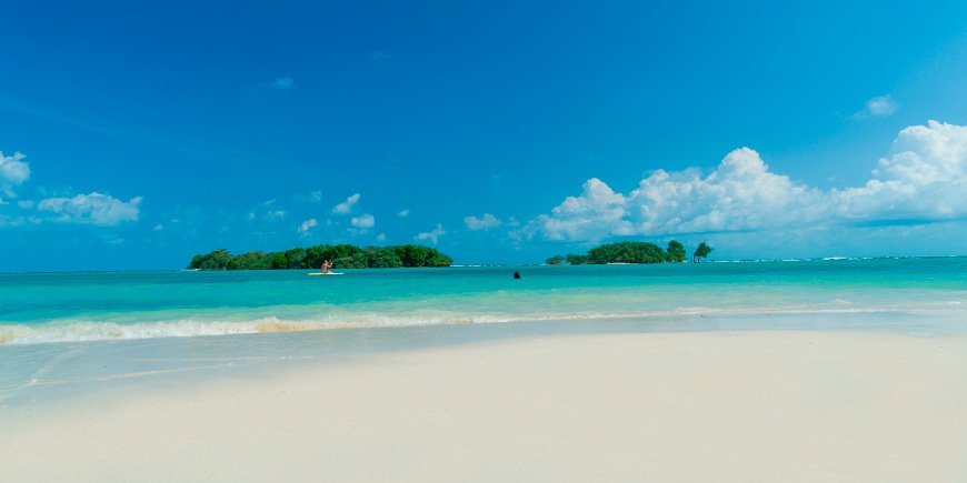 Blue sky over Chaweng Beach on Koh Samui