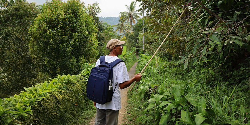 Our guide introducing us to the spices of Bali