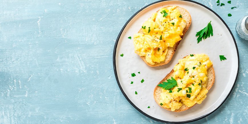 scrambled eggs on toast