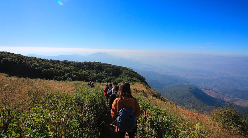 A group of people hiking the iKew Mae Pan route on Doi Inthanaon