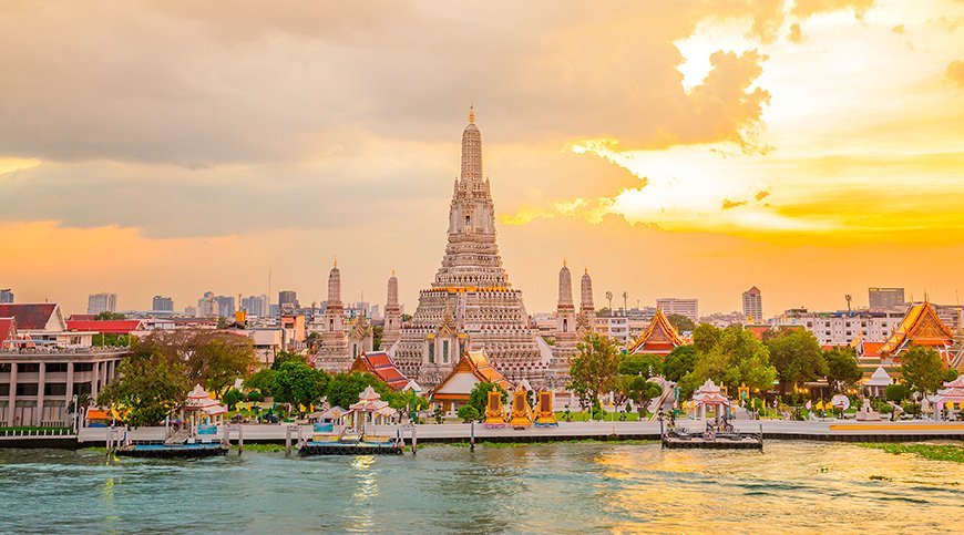 Sunset over Wat Arun in Bangkok