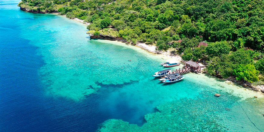 Boats off the coast of Menjangan Island in Bali